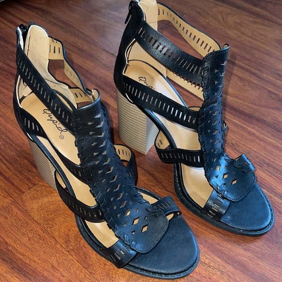 Women's Block Heels - Picture 2 of 7